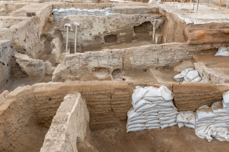 恰塔霍裕克新石器时代遗址  – Çatalhöyük Neolitik Alanı