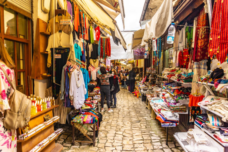 番红花城头巾鞋帽集市 – Safranbolu Yemeniciler Çarşısı