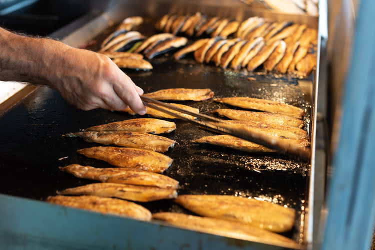烤鱼三明治 – Balık Ekmek