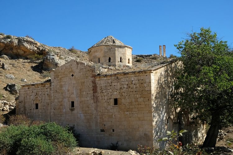 阿布伦克教堂和石碑 – Abrenk Kilisesi ve Dikili Taşlar