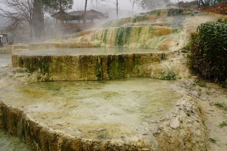 卡拉哈耶特水疗和泥浴 – Karahayıt Şifalı Sular ve Çamur Banyosu