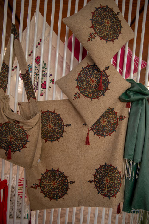 布尔萨的丝绸织物及毛巾 – İpek Kumaşlar, Havlular