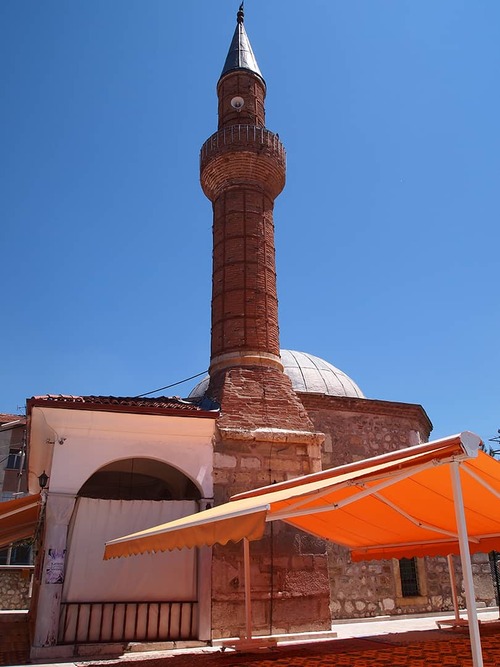 汉清真寺（古拉比贝清真寺、奥马尔内夫特齐清真寺） – Han Cami (Gülabibey Cami, Ömer Neftçi Cami)