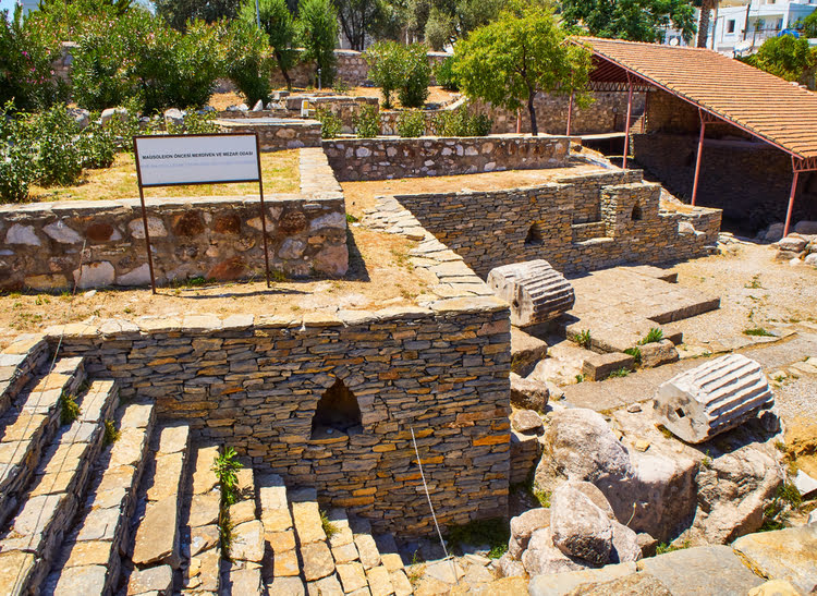 陵墓纪念博物馆 – Mausoleion Anıt Müzesi