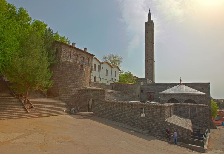 先知苏莱曼清真寺和先知苏莱曼同伴们的陵墓 – Hz. Süleyman Cami ve Sahabeler Türbesi