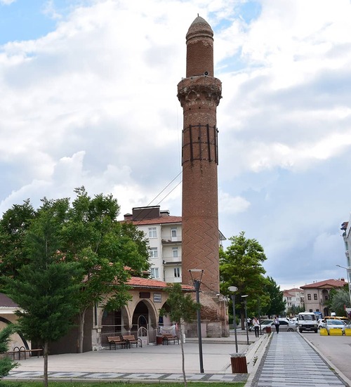 斜宣礼塔（红色宣礼塔） – Eğri Minare (Kızıl Minare)