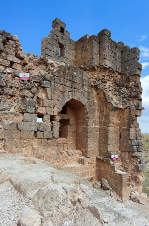 泽尔泽万城堡和密特拉神庙 – Zerzevan Kalesi