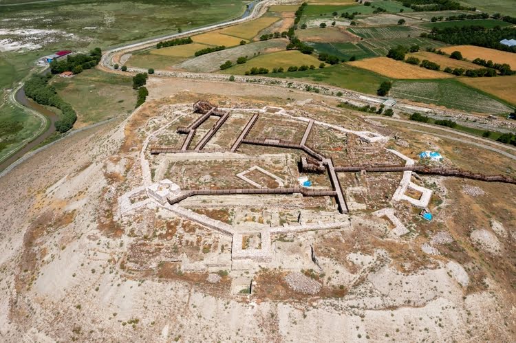 阿尔廷特佩乌拉尔图城堡 – Altıntepe Urartu Kalesi
