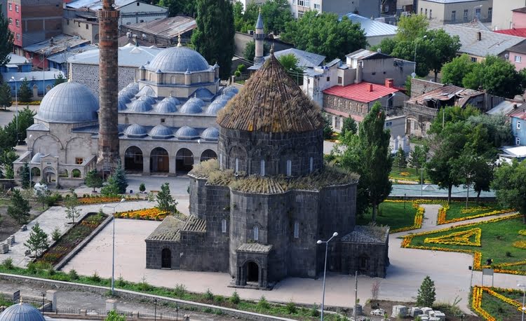 库姆贝特清真寺（十二使徒教堂）- Kümbet Camisi (12 Havariler Kilisesi)