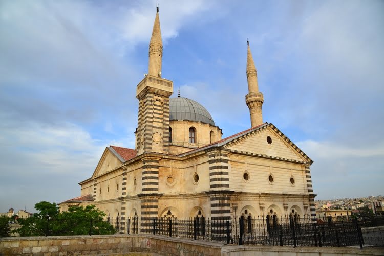 库尔图卢斯清真寺 - Kurtuluş Cami