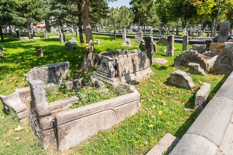 赛义德·布尔汉内丁陵墓及公墓 – Seyyid Burhaneddin Türbesi ve Mezarlığı