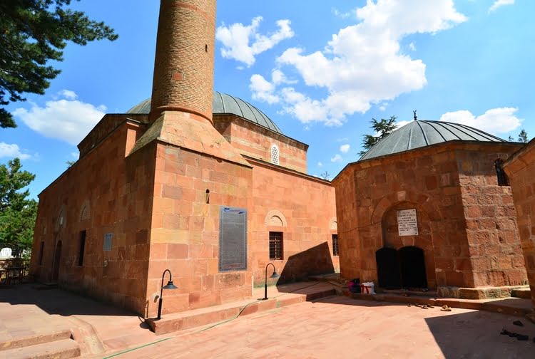 哈桑德德清真寺和陵墓 – Hasandede Cami ve Türbesi