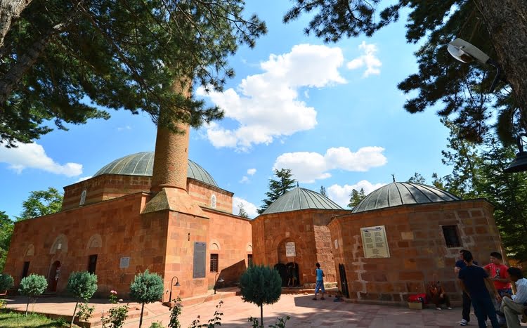 哈桑德德清真寺和陵墓 – Hasandede Cami ve Türbesi