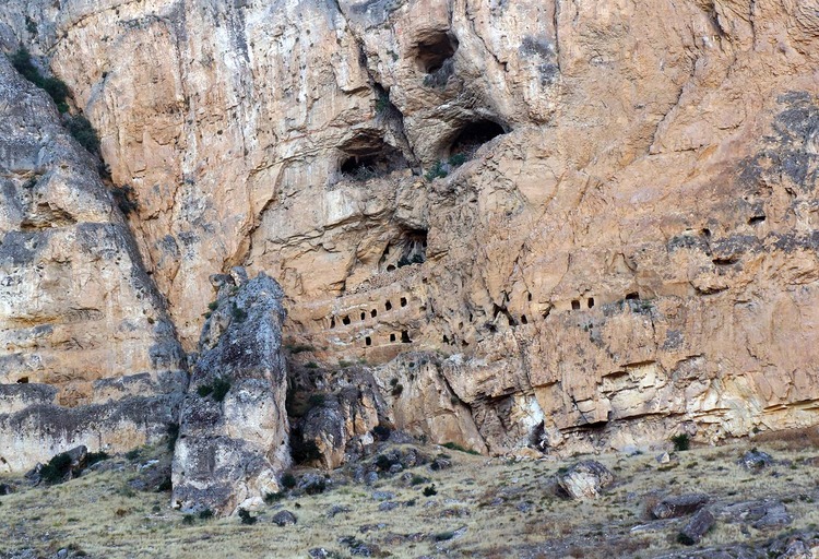 安锡尔石窟 – Ansır Mağaraları