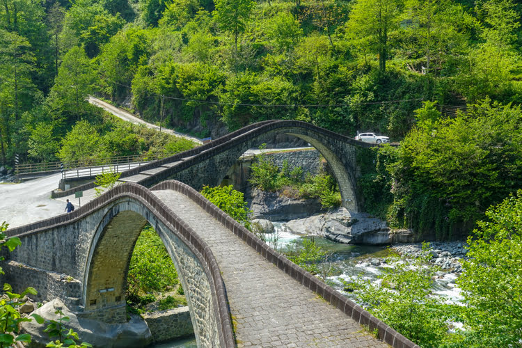 历史悠久的石拱桥 – Tarihi Taş Kemer Köprüler