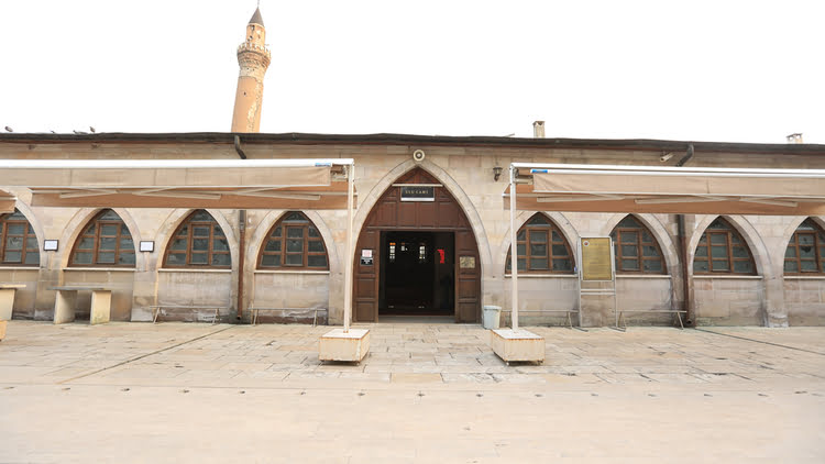 锡瓦斯历史悠久的清真寺 – Sivas Tarihi Camiler