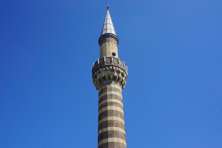 居尔巴哈尔夫人清真寺 – Gülbahar Hatun Camii