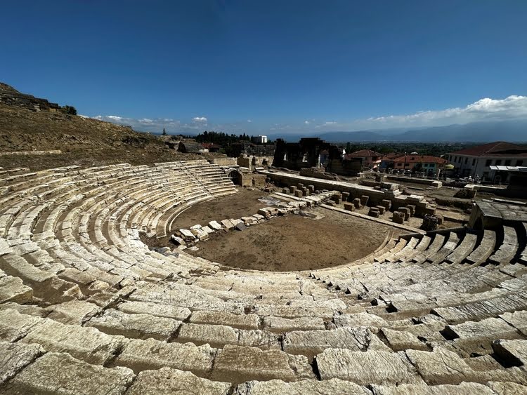 匹汝斯阿斯·阿德·赫皮乌穆古剧院 – Prusias ad Hypium (Konuralp) Antik Tiyatro
