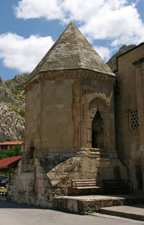 布尔玛勒宣礼塔清真寺 – Burmalı Minare Cami