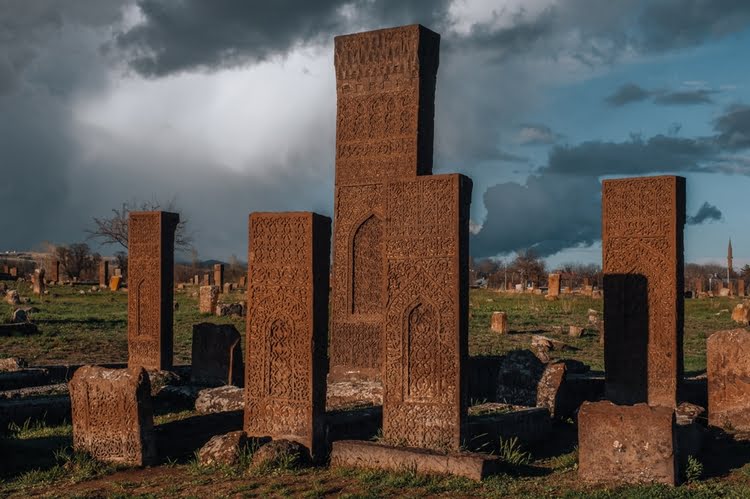 阿赫拉特塞尔柱广场公墓 – Ahlat Selçuklu Meydan Mezarlığı