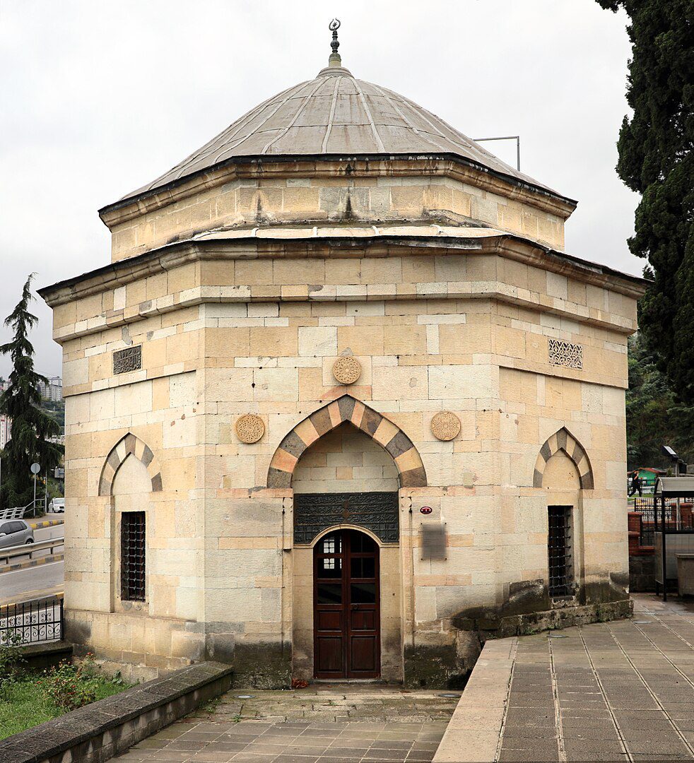 居尔巴哈尔夫人清真寺 – Gülbaharhatun Camii