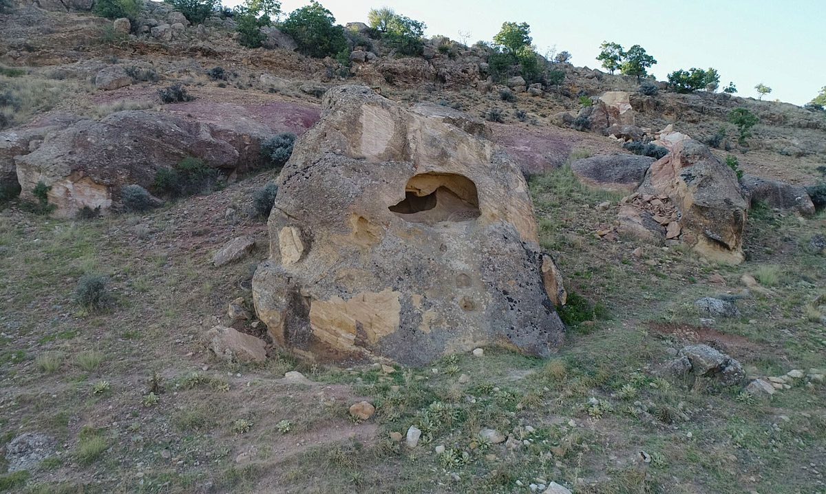 切里特卡莱岩墓- Ceritkale Kaya Mezarları