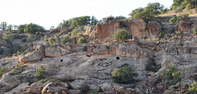切里特卡莱岩墓- Ceritkale Kaya Mezarları