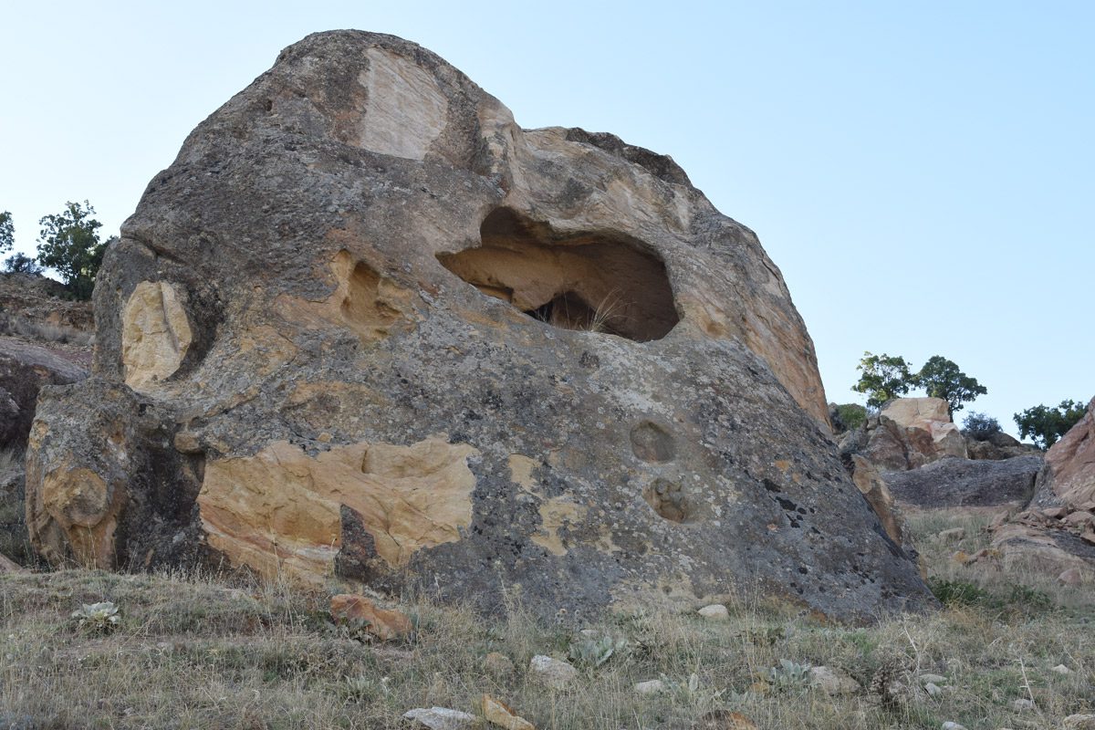 切里特卡莱岩墓- Ceritkale Kaya Mezarları